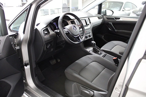 Volkswagen Golf Sportsvan 5 of 9