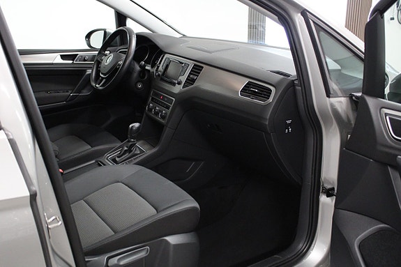 Volkswagen Golf Sportsvan 8 of 9