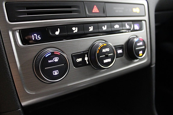 Volkswagen Golf Sportsvan 9 of 9