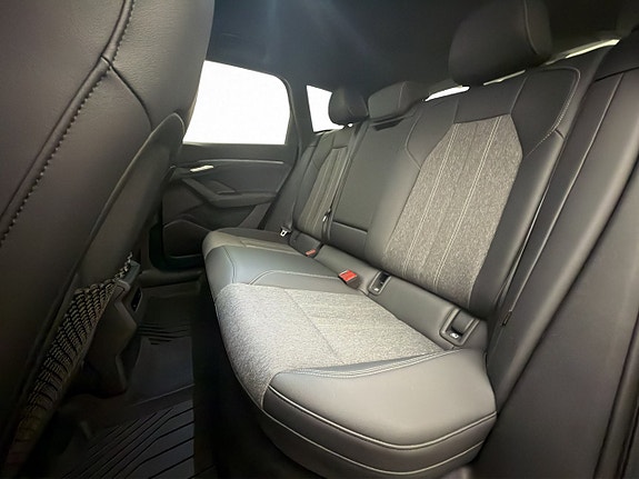 Audi Q6 e-tron 28 of 30