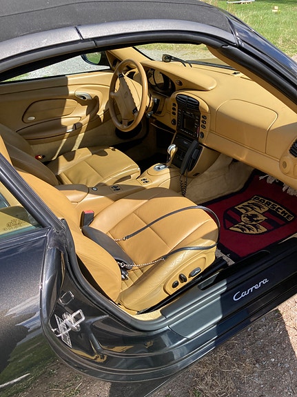 Porsche 911 Carrera 2 of 10