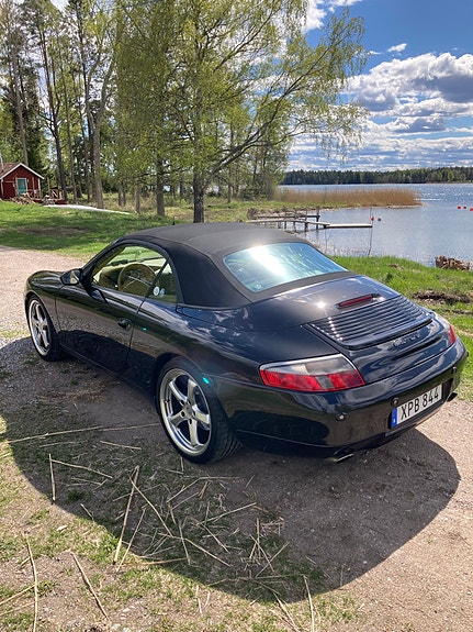 Porsche 911 Carrera 4 of 10