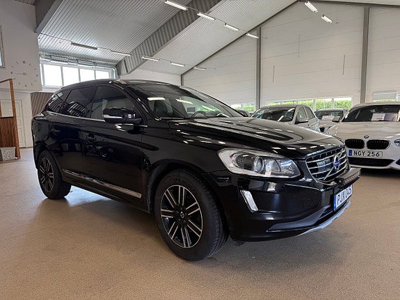 Volvo XC60 2 of 9