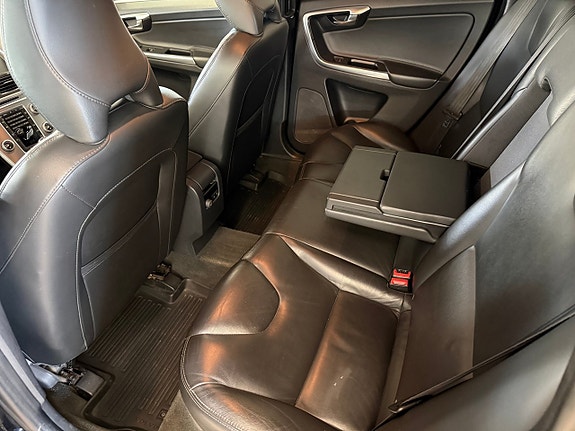 Volvo XC60 5 of 9