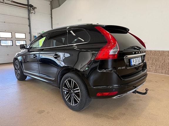 Volvo XC60 4 of 9