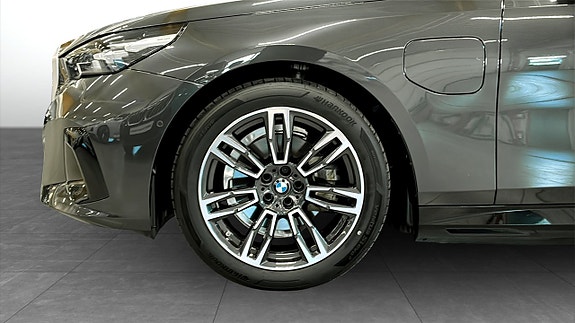 BMW 530e 9 of 9
