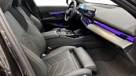 BMW 530e 3 of 9