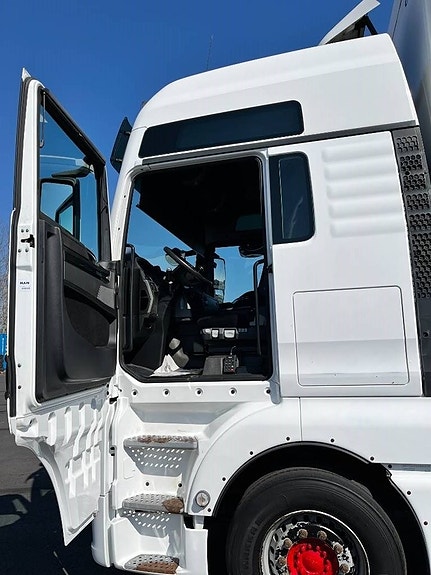 MAN TGX 26.480 6x2 12 of 15