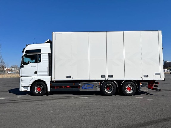 MAN TGX 26.480 6x2 2 of 15