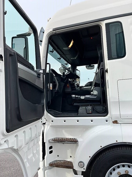 MAN TGX 26.480 6x2-2 LL Skåpbil 7 of 9