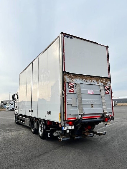 MAN TGX 26.480 6x2-2 LL Skåpbil 2 of 9