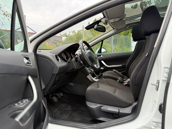 Peugeot 308 SW 8 of 17