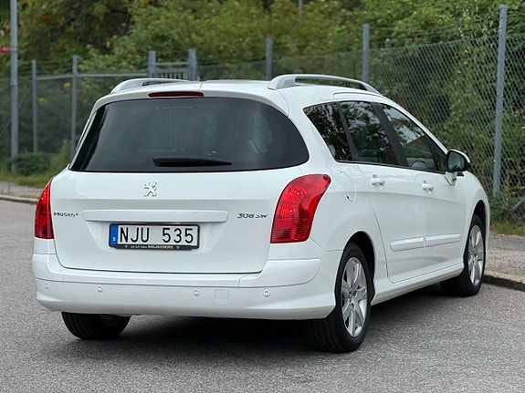 Peugeot 308 SW 2 of 17