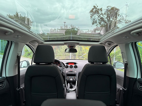 Peugeot 308 SW 14 of 17