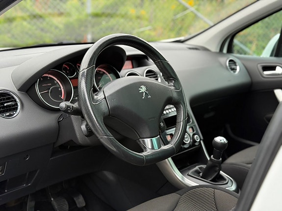 Peugeot 308 SW 13 of 17