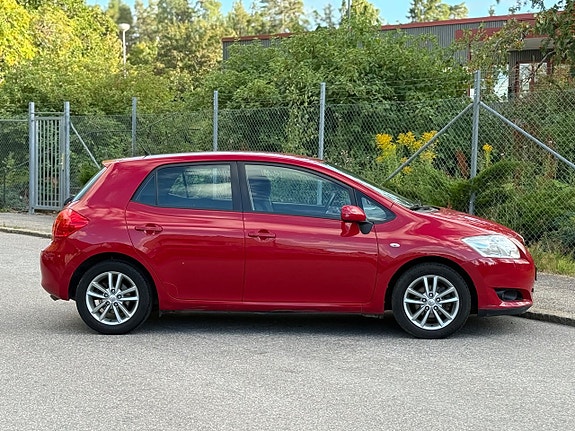 Toyota Auris 6 of 14