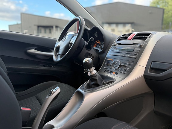 Toyota Auris 12 of 14