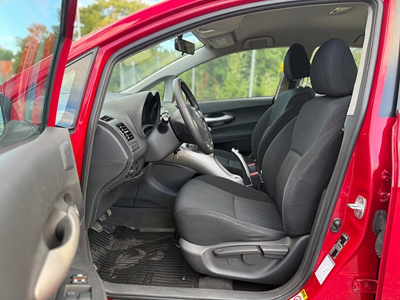 Toyota Auris 8 of 14
