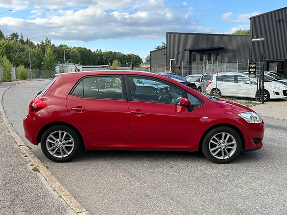 Toyota Auris 2 of 14