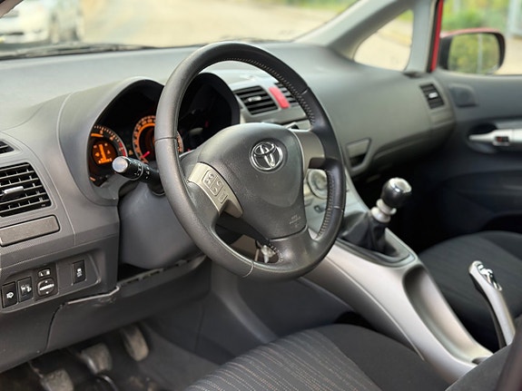 Toyota Auris 10 of 14