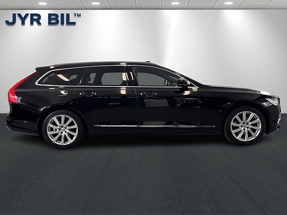 Volvo V90 2 of 30