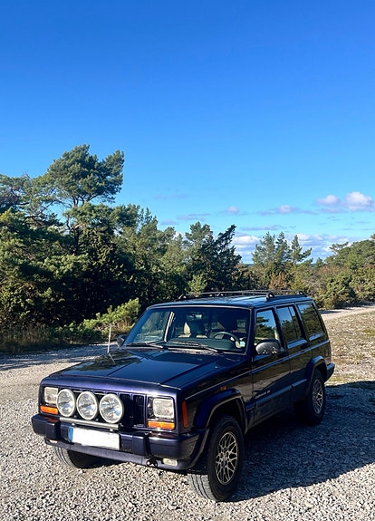 Jeep Cherokee 3 of 8