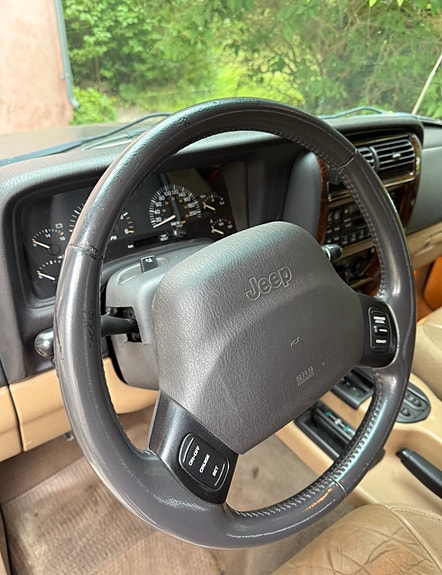 Jeep Cherokee 6 of 8