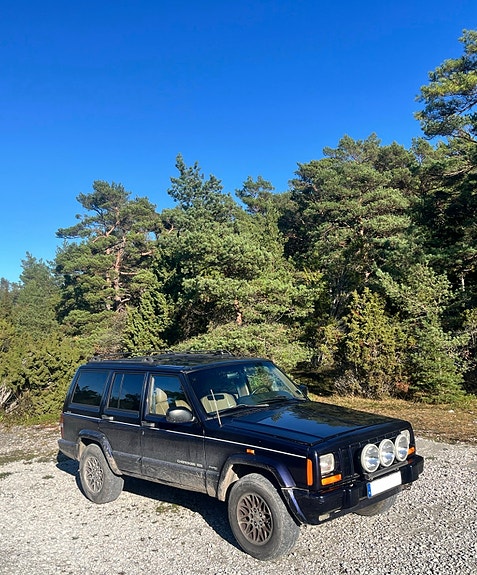 Jeep Cherokee 4 of 8