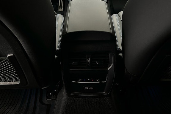 BMW i4 21 of 26