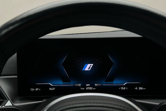 BMW i4 8 of 26
