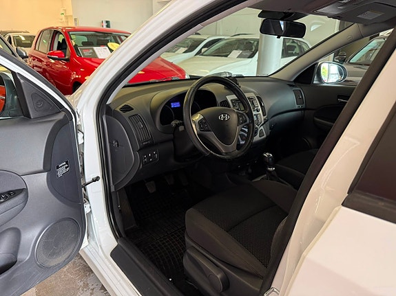 Hyundai i30 8 of 15