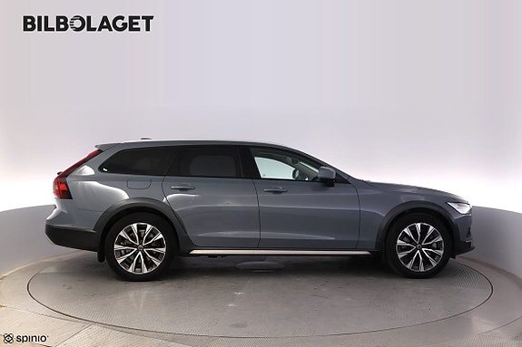 Volvo V90 Cross Country 2 of 20