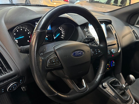 Ford Focus 9 of 15