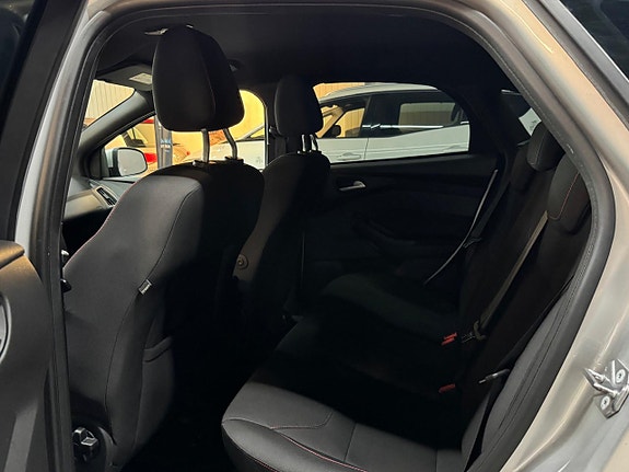 Ford Focus 15 of 15