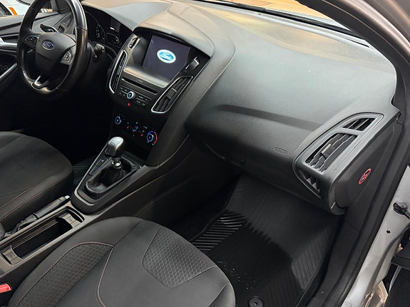 Ford Focus 8 of 15