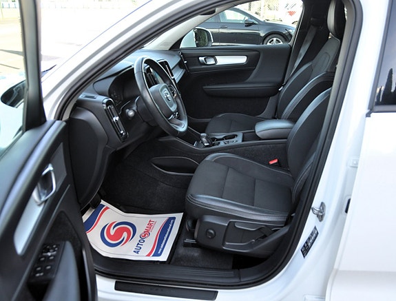 Volvo XC40 6 of 20