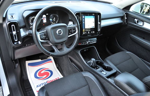 Volvo XC40 7 of 20