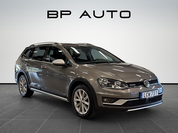 Volkswagen Golf Alltrack 2 of 24