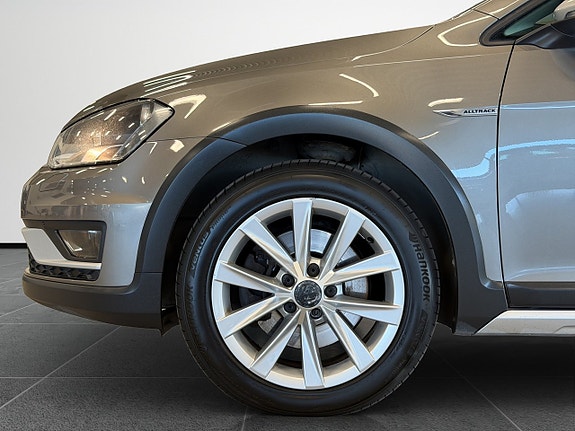 Volkswagen Golf Alltrack 9 of 24