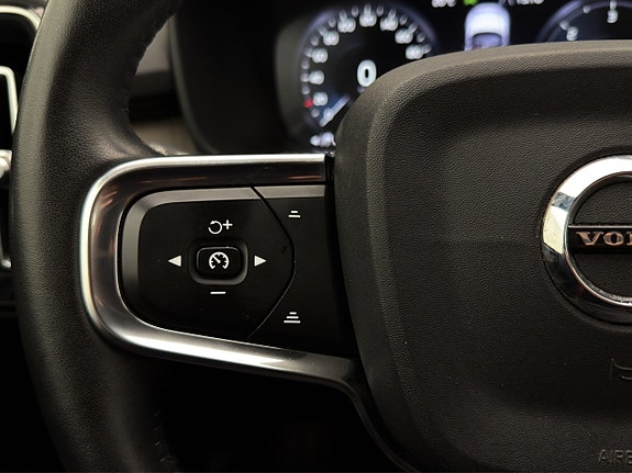 Volvo XC40 15 of 30