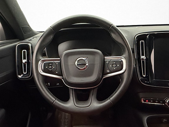Volvo XC40 13 of 30