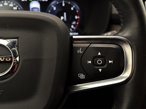 Volvo XC40 17 of 30