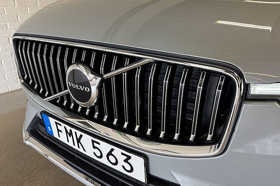 Volvo XC60 2 of 18