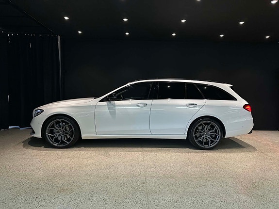 Mercedes-Benz E400 2 of 18