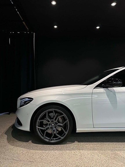 Mercedes-Benz E400 3 of 18