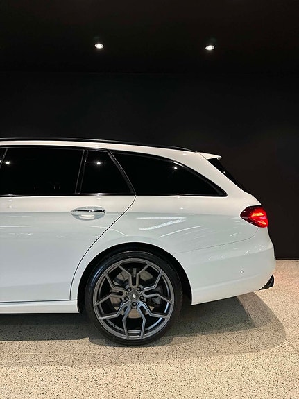 Mercedes-Benz E400 4 of 18