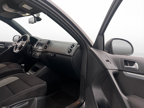 Volkswagen Tiguan 16 of 30