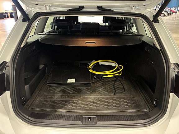 Volkswagen Passat 12 of 30
