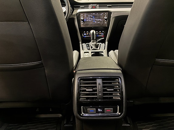Volkswagen Passat 22 of 30