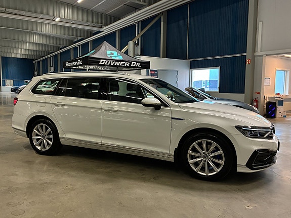 Volkswagen Passat 2 of 30